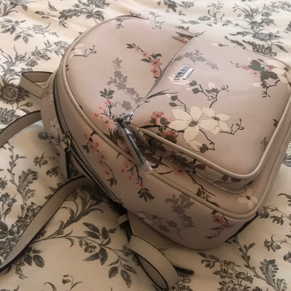 Guess backpack - Picture 4 of 6